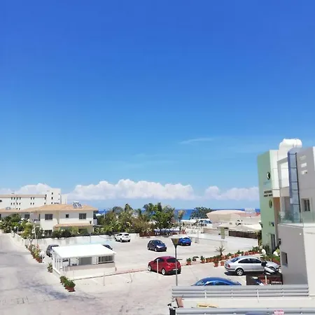 Polyxenia House Протарас